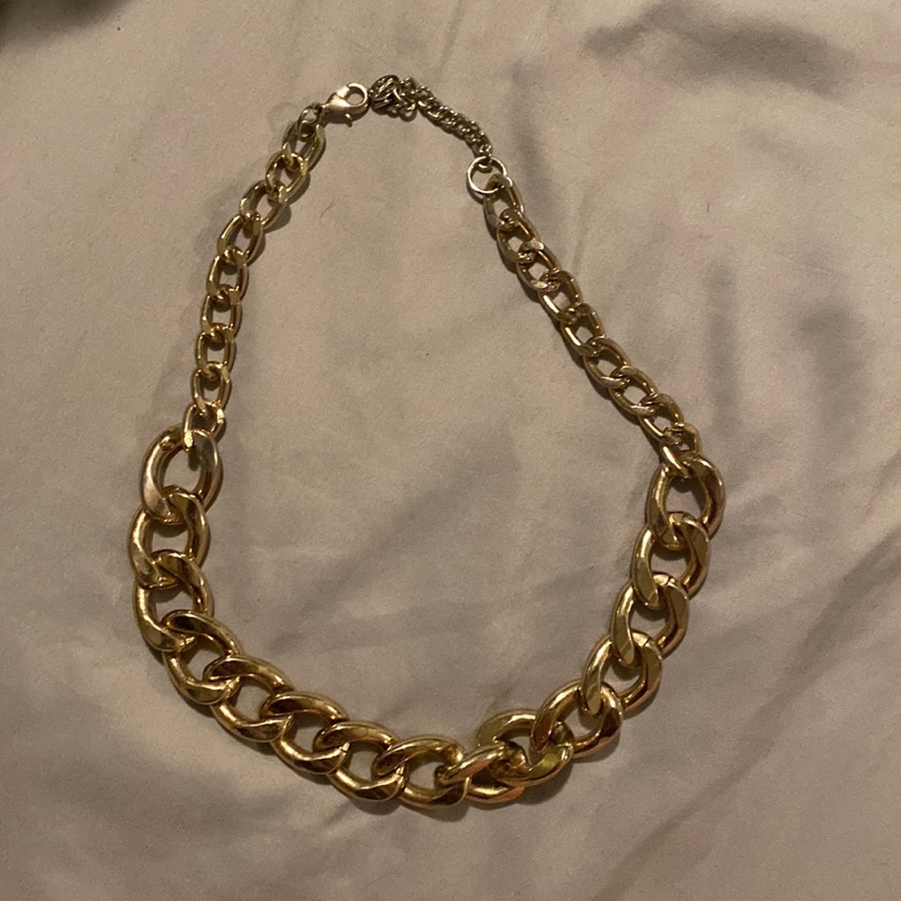 Gold chain necklace